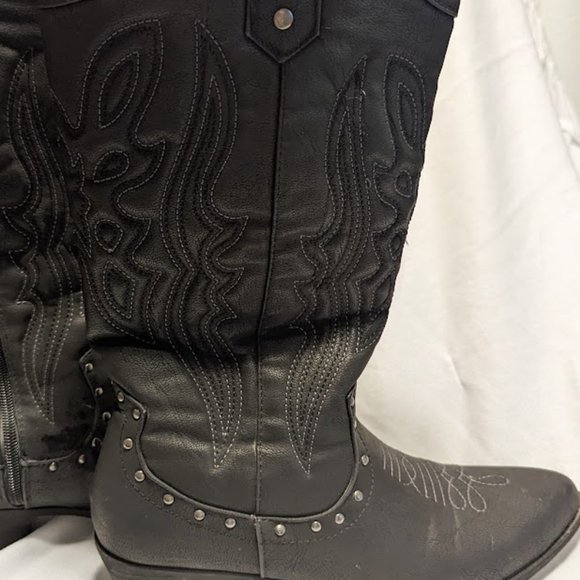 Cowgirl Black Boot - Picture 2 of 4